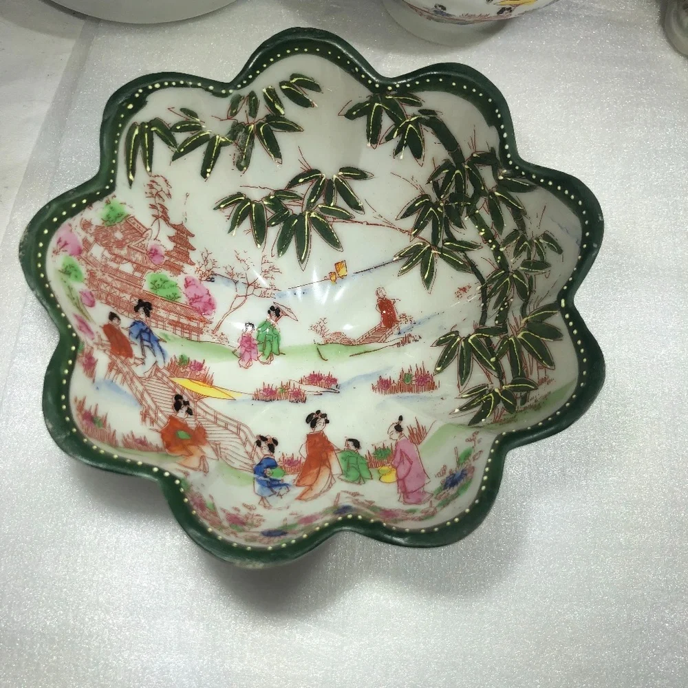 VINTAGE JAPANESE KUTANI PORCELAIN MATCHING 5 PIECE SET